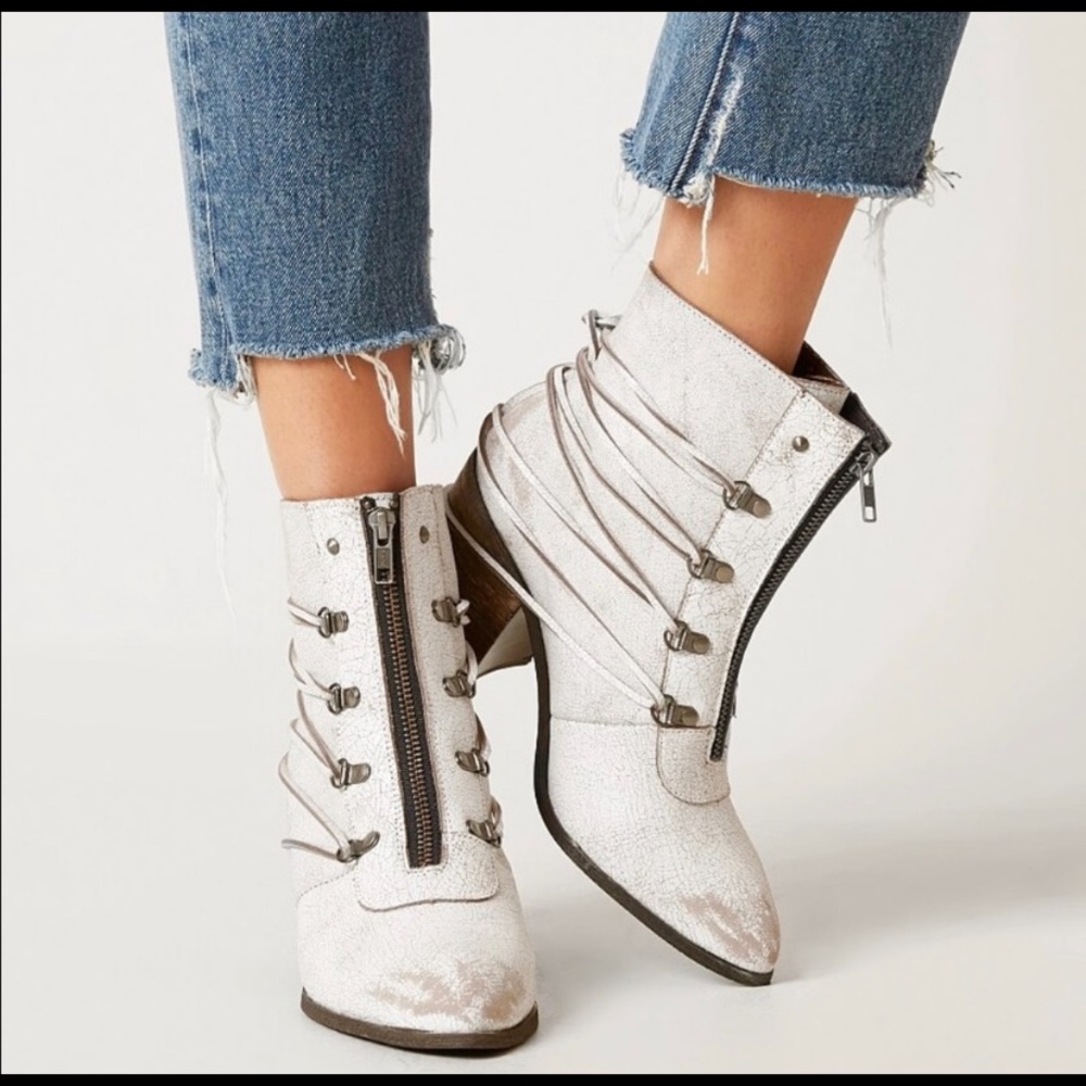 Sbicca Peacemaker white distressed booties